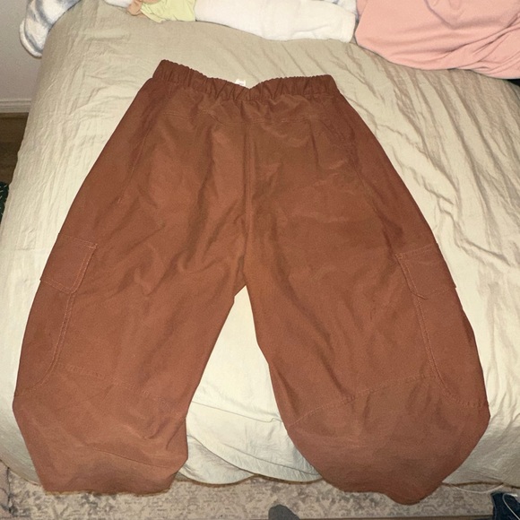 Lululemon Light Utilitech Cargo Pant - Picture 4 of 4